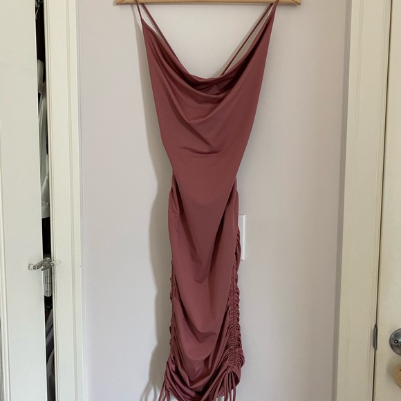 Fashionnova ruched dress in mauve XS - Picture 5 of 7